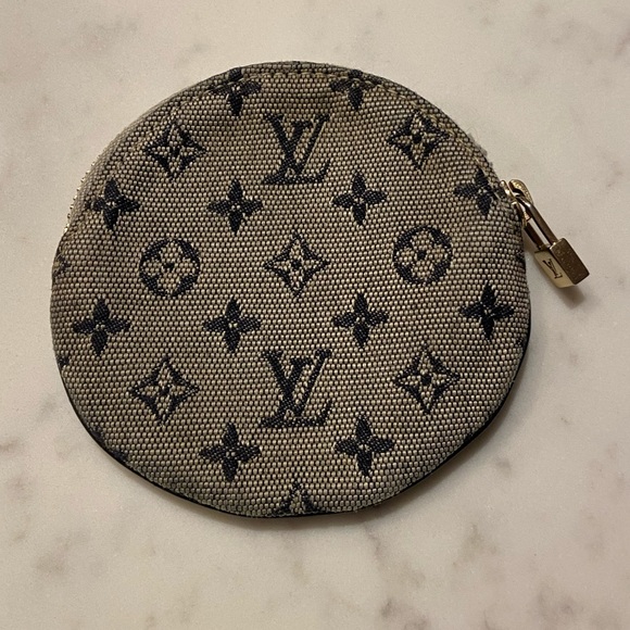 Authentic Louis Vuitton Round Coin Purse - Picture 3 of 8